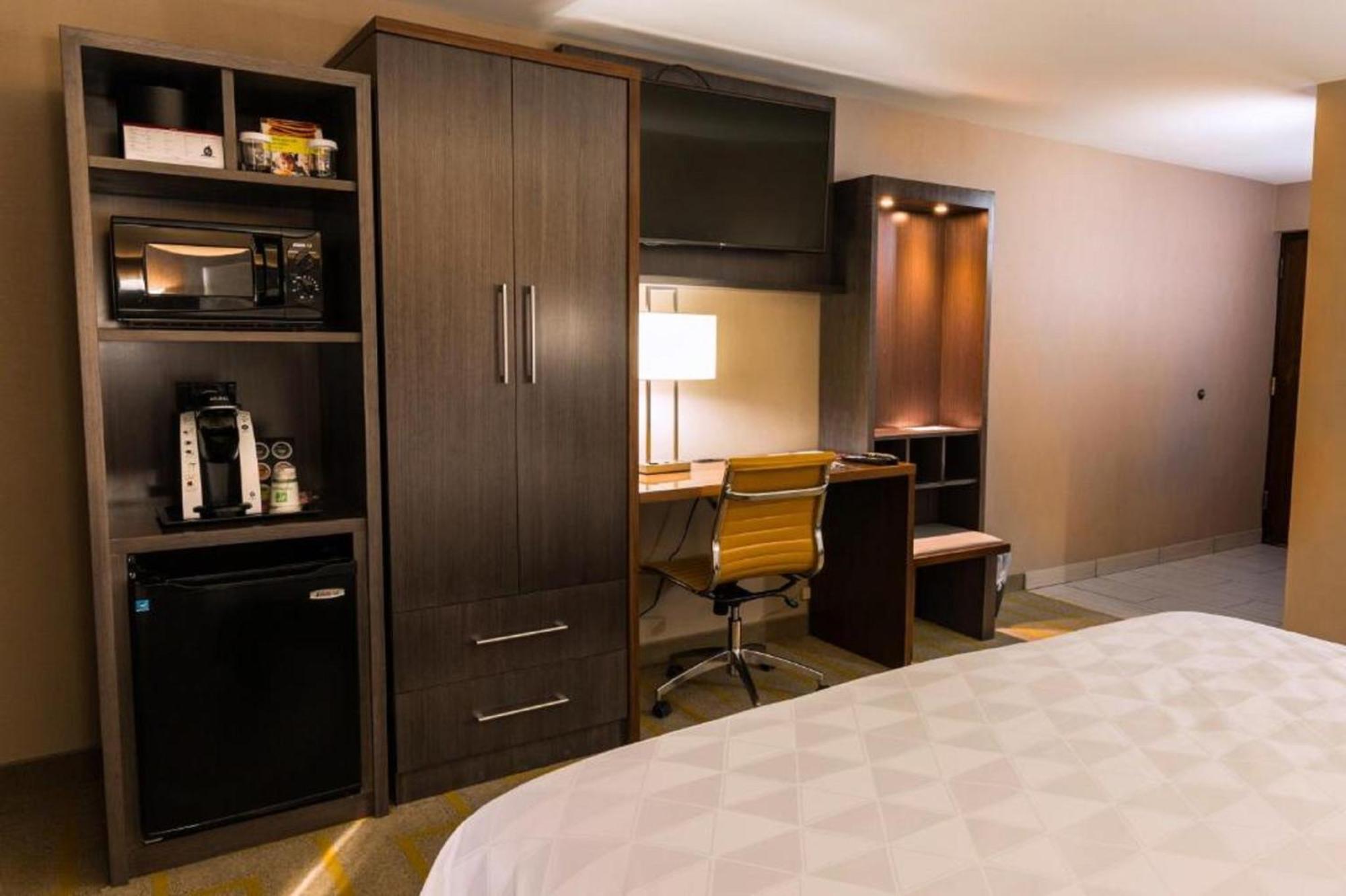 Holiday Inn Chicago Sw-Countryside Confctr By Ihg Ngoại thất bức ảnh
